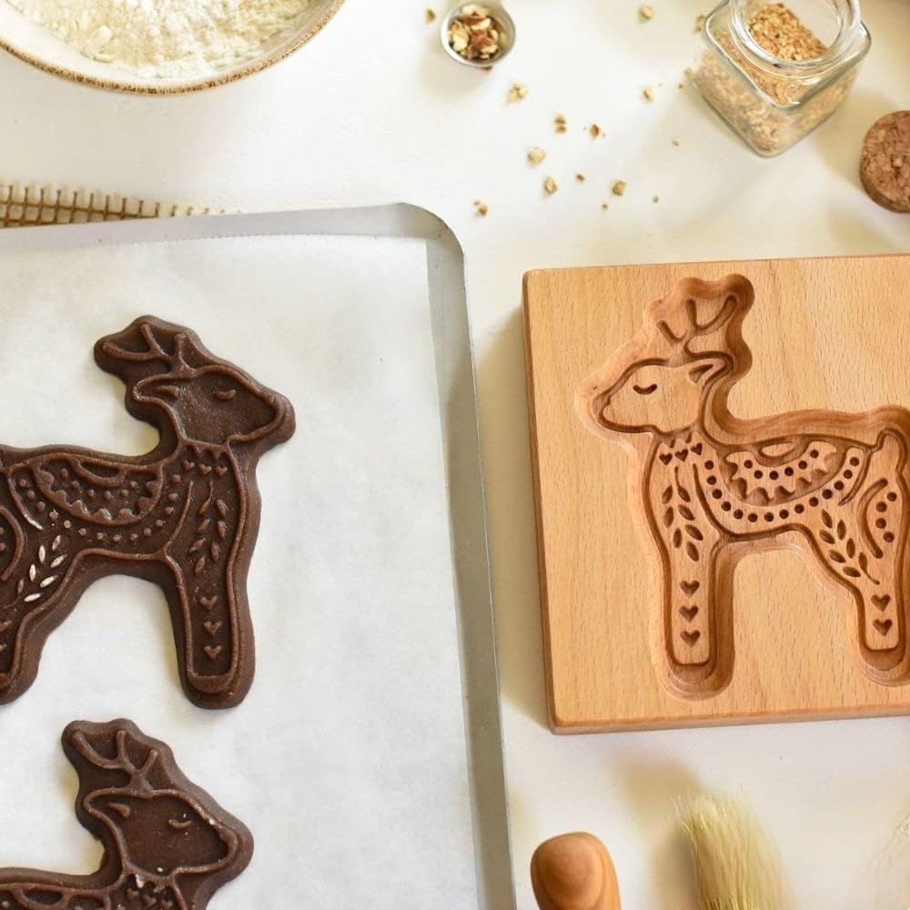 Wooden Cookie Molds, Wooden Cookie Biscuit Mold Baking Cookie Mold Wooden Carved Mold Cookie Cutter Embossing Mold, DIY Shapes Cookie Stamp,Gingerbread Mold,Pine Cone Mold (Deer)