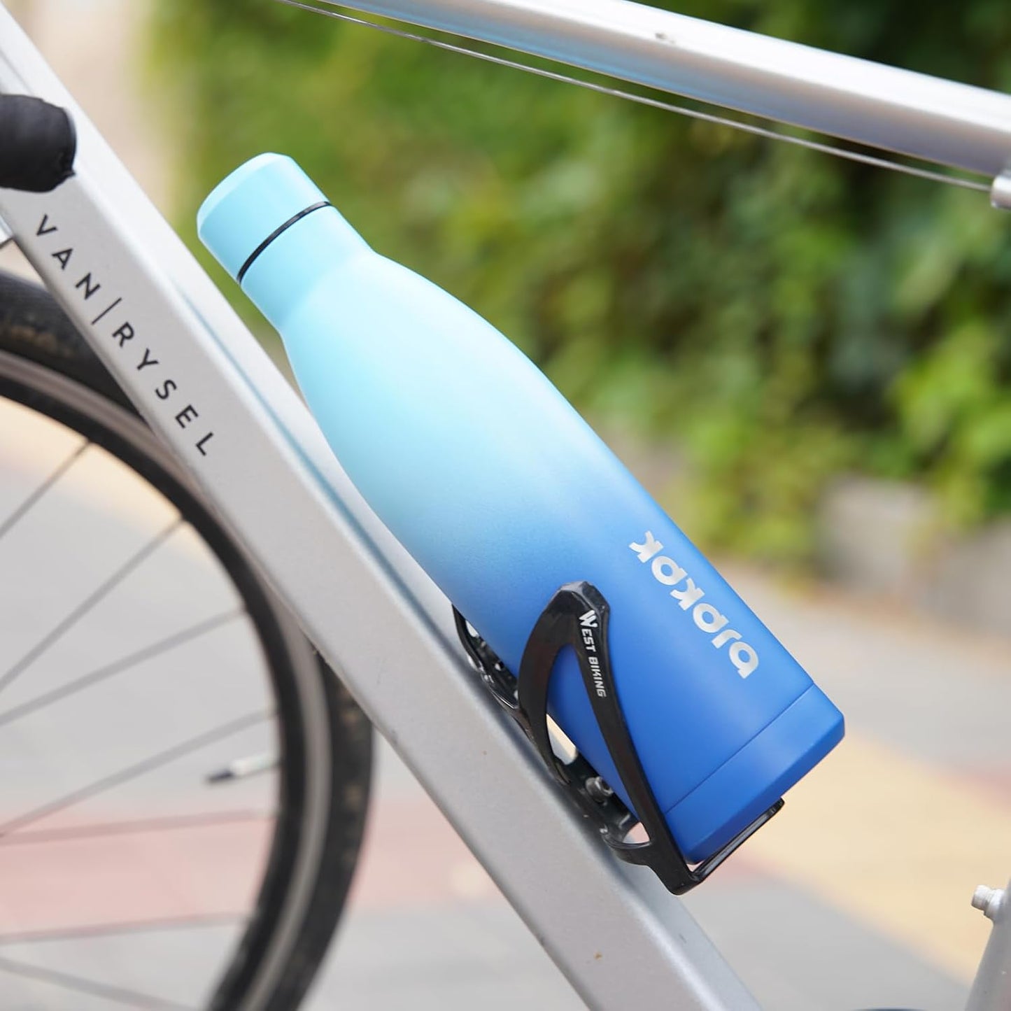 BJPKPK 25oz Insulated Water Bottle Double Wall Vacuum Insulated Stainless Steel Water Bottles for Spots Keep Cold and Hot,Sky