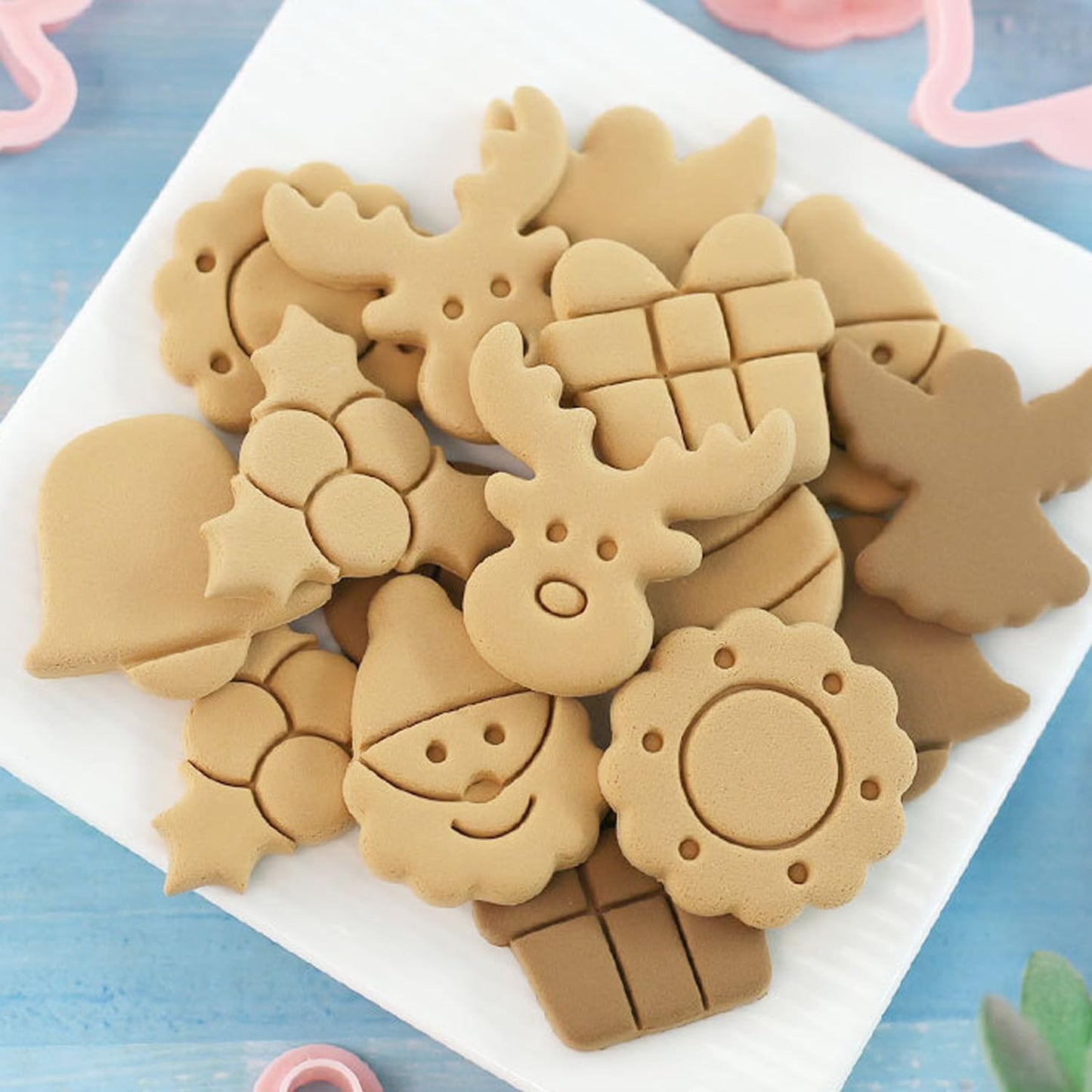 8Pcs Christmas Cookie Cutters, 3D Cookie Cutter Set, Snowman Deer Gift Cutters Cake Baking Fondant Embosser Stamps Christmas Party DIY Cake Decorating Tools