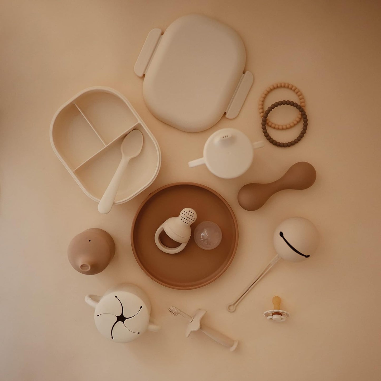 mushie Kids Bento Lunch Box | 3-Compartment & Removable Divider + Fork & Spoon Utensils | Great For Meals, School, Snacks On-the-Go | Dishwasher Safe (Ivory)