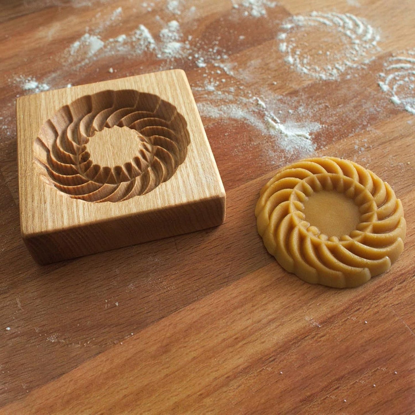 Wooden Cookie Biscuit Mold, 3D Baking Mold, Embossing Craft Decorating Baking Tool, Suitable for Halloween Thanksgiving Christmas Kitchen DIY (Shape A 10 * 10 * 2)