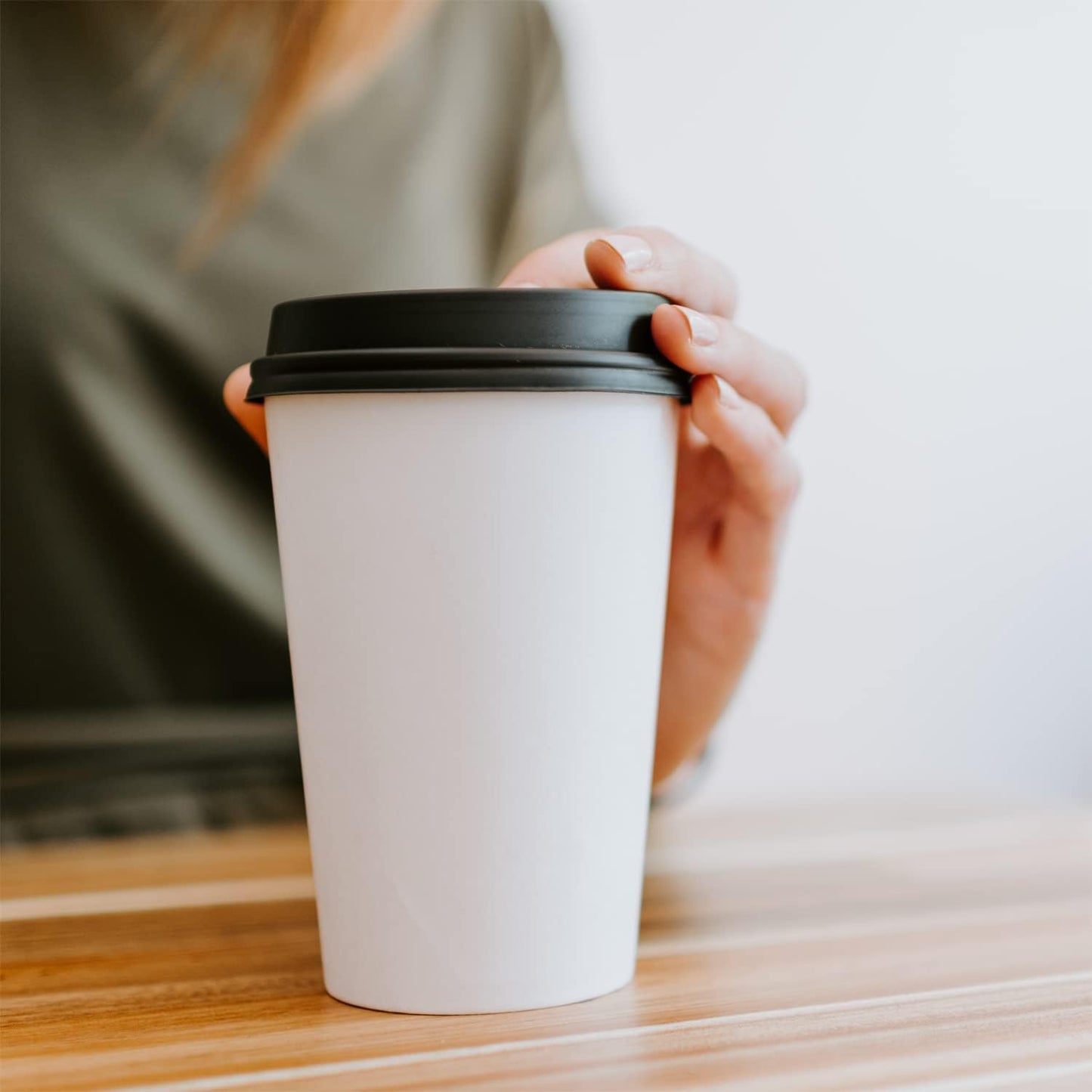 Smygoods White Disposable Paper Coffee Cups with Lids (16 OZ, 50 Count) For Hot Beverages, Tea, Espresso, Cocoa - To Go Drink Containers, Café & Office