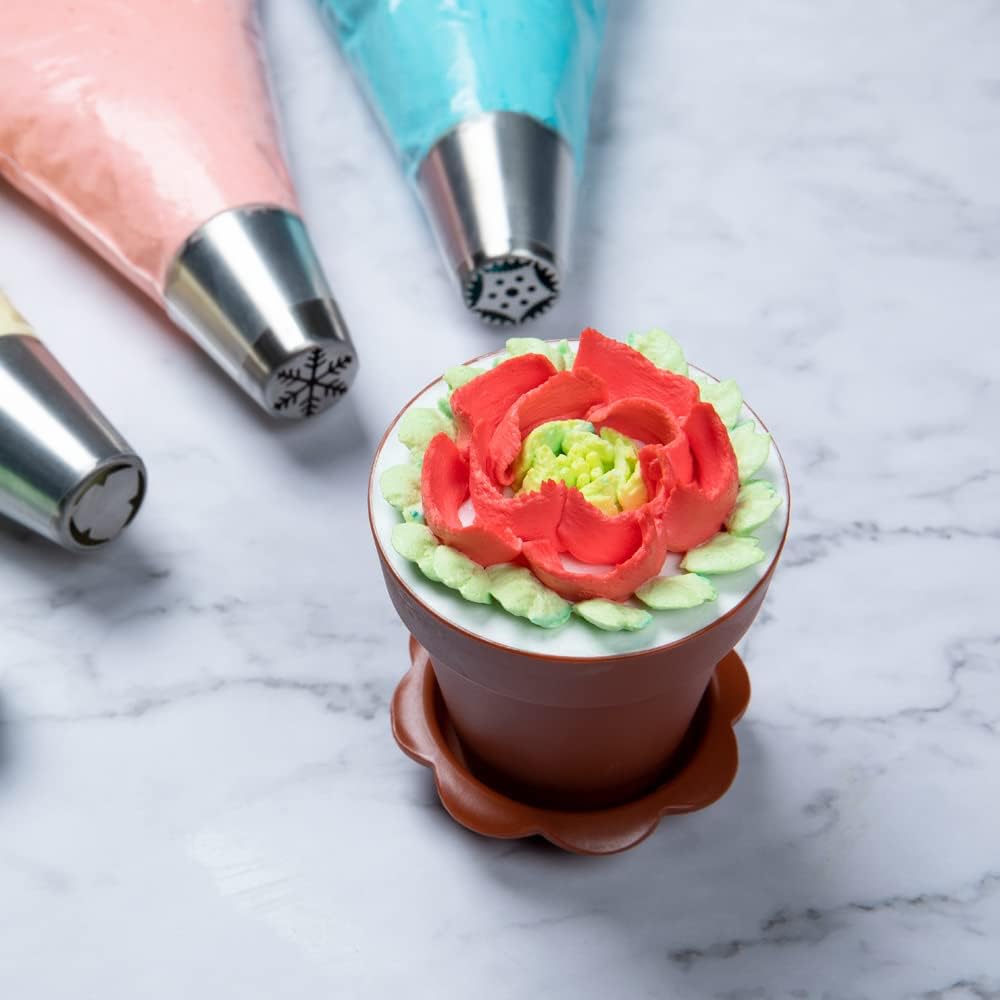 Restaurantware-Russian Piping Tip, 1 Petal Cake Decor Piping Tip - #43, Corrosion-Resistant, Stainless Steel Decorating Tip For Frosting, Dishwashable, Decorate Cupcakes, Cakes, or Cookies