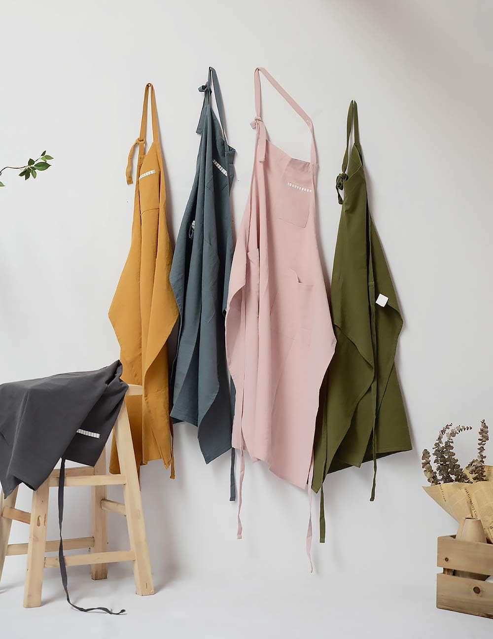 Adjustable Japan Nordic Style Soft Cotton Linen Apron with Four Pockets A Towel