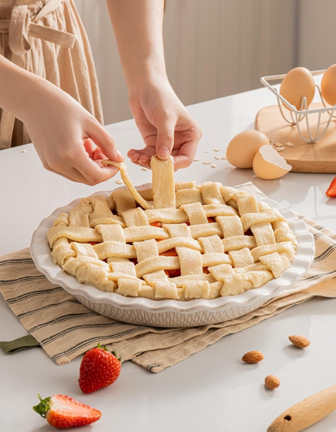 Ceramic Pie Dish for Baking, 9 inch Porcelain Pie Pan, Fluted Pie Plate for Apple, Quiche, Pot Pies, Tart, Modern Farmhouse Bakeware, Vanilla White