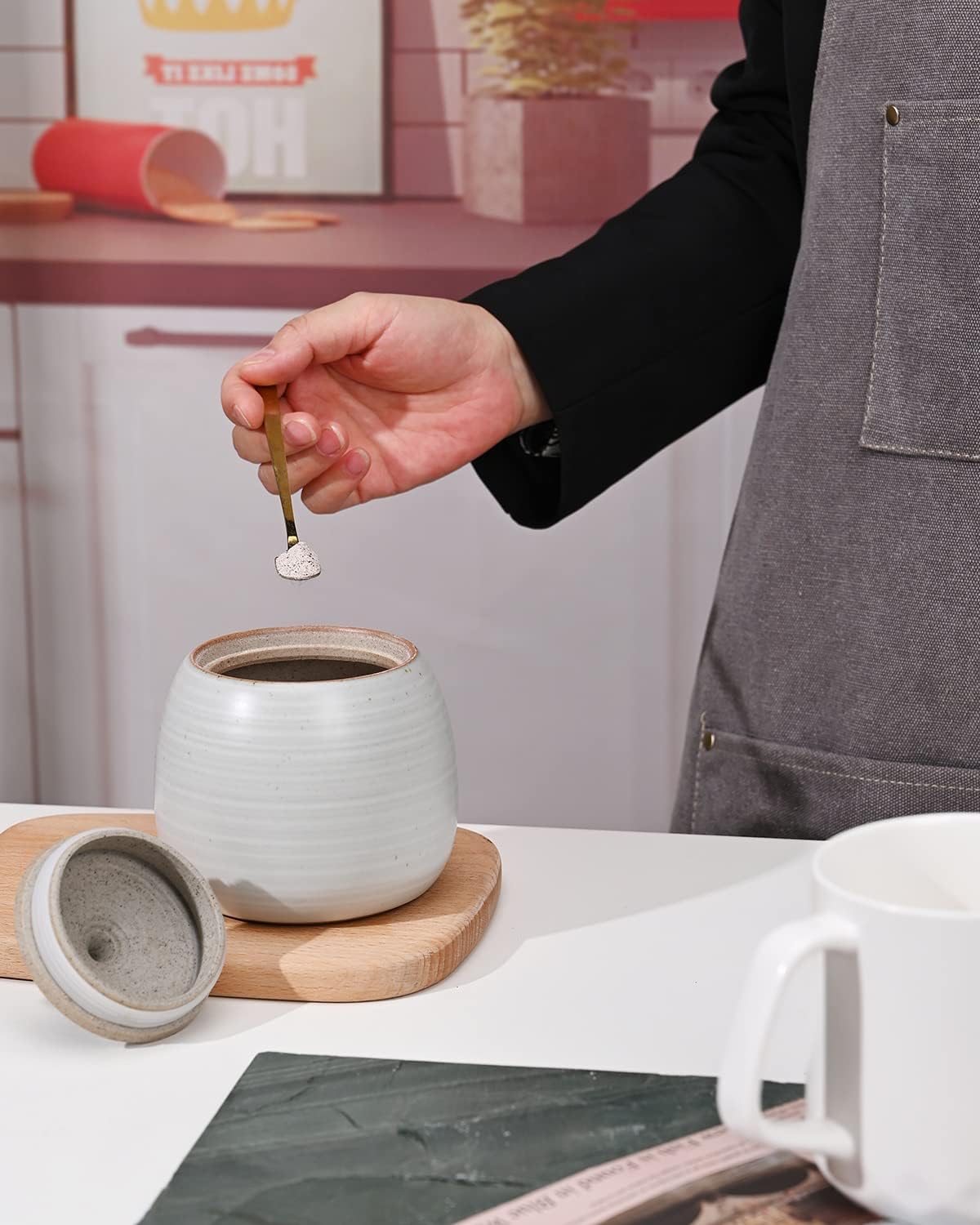 Retro Kitchen Canisters Ceramic Food Storage Jar Roud Shape with Silicone Airtight Lid for Tea, Coffee, Nuts, Herb, Spice, Sugar (White)