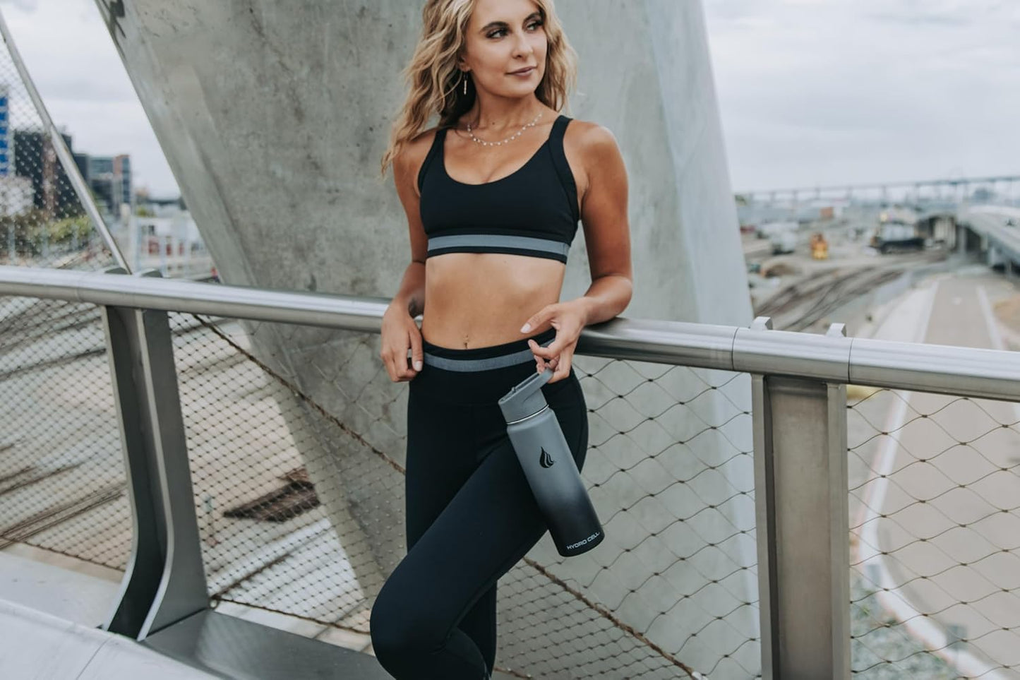 HYDRO CELL Stainless Steel Insulated Water Bottle with Straw - For Cold & Hot Drinks - Metal Vacuum Flask with Screw Cap and Modern Leakproof Sport Thermos for Adults (Graphite/Black 18oz)