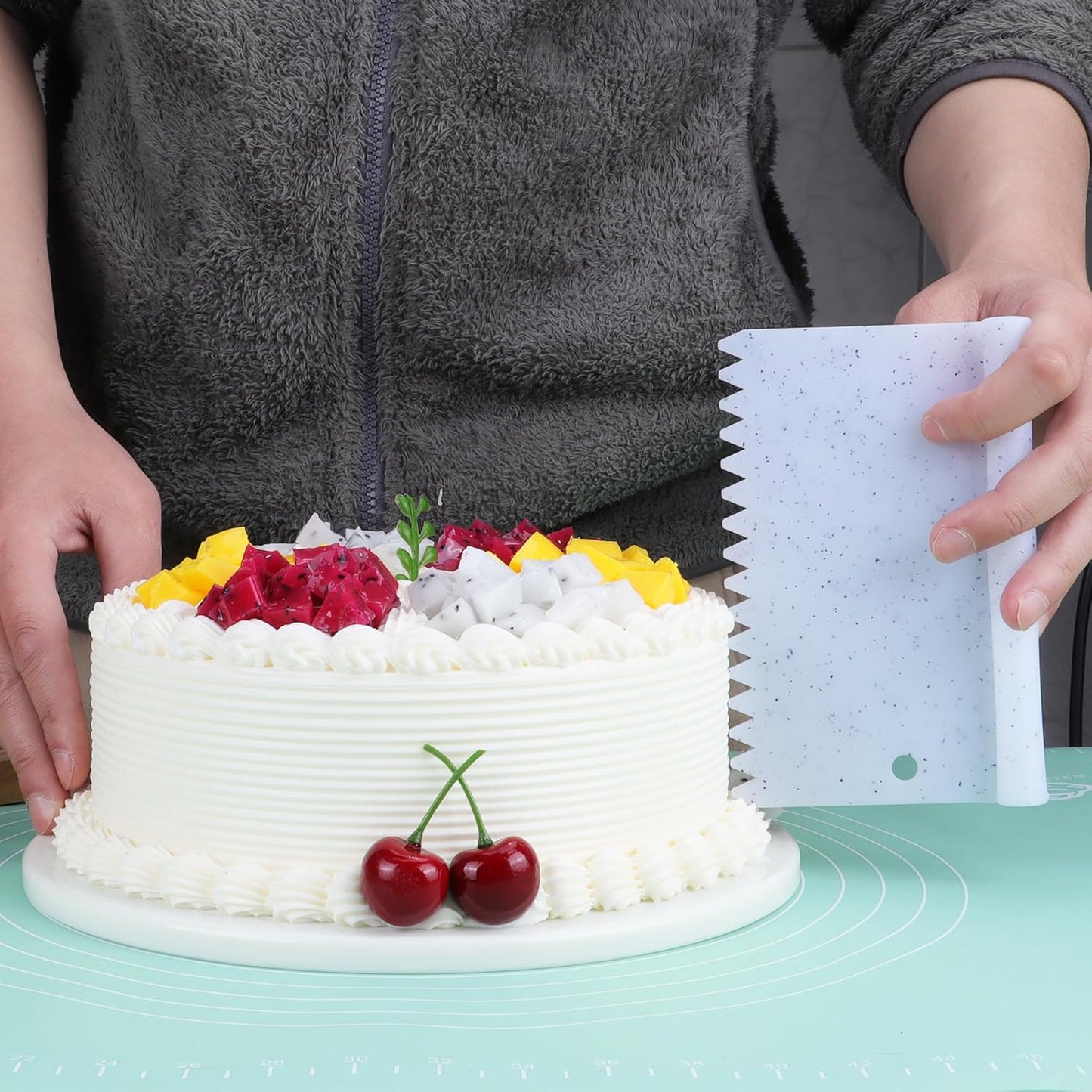 Bench Scraper Food Vegetable Chopper,Stainless Steel Pizza Dough Scraper-Flexible Plastic Bowl/Cake Scraper 5-Piece Set,Bread/Pastry/Pizza/Flour/Cheese Cutter (White)