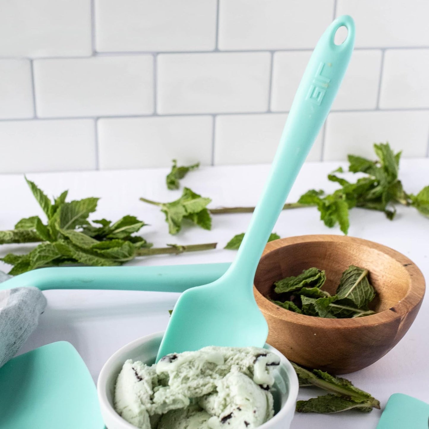 GIR: Get It Right Silicone Spoonula Spatula - 11-Inch Skinny Studio White - Heat-Resistant & Nonstick Silicone Kitchen Utensils - Serving & Scraping