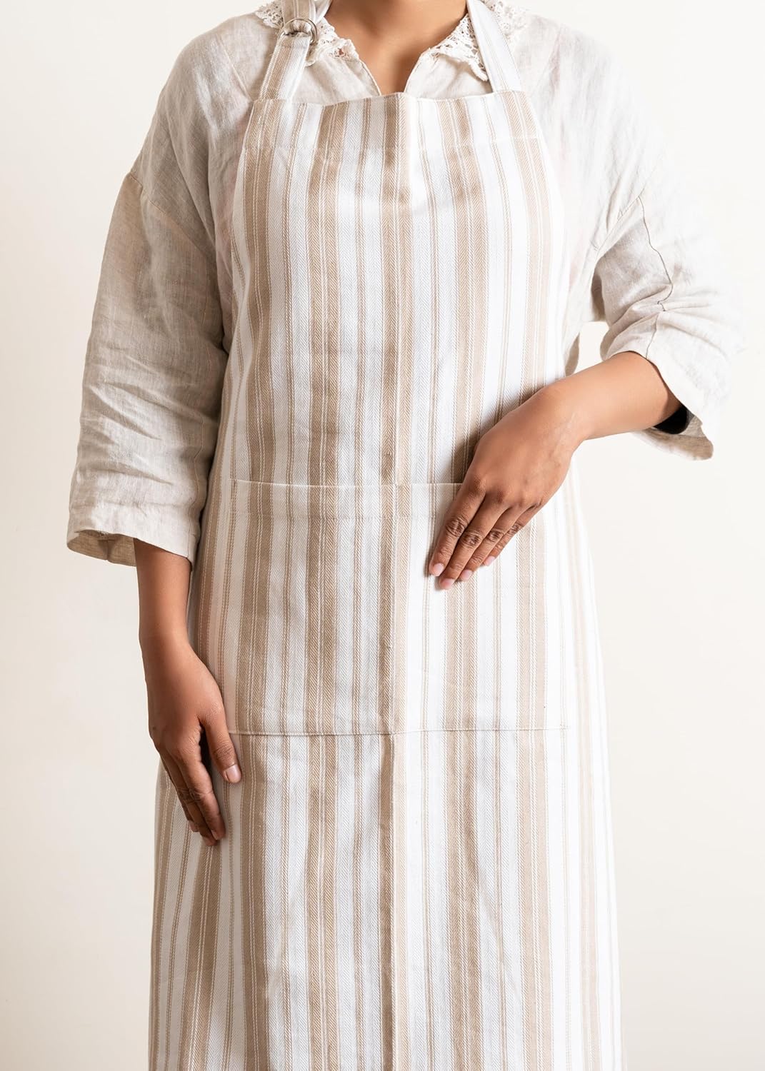 Cotton Professional Apron For Kitchen – 28 x 32 Inches – For Women & Men – Useful When Cooking, Baking, Gardening – Adjustable Strap Around Waist & Neck With Pockets Taupe Stripes