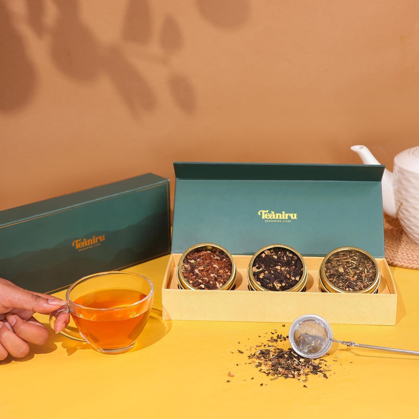 Teaniru, Christmas Grandeur Tea Gift Box - 1 carton (Box of 20) | 3 Flavors - Loose Leaf Tea Sampler in Luxury Gift Box | Assorted Bulk Tea Gifts for All