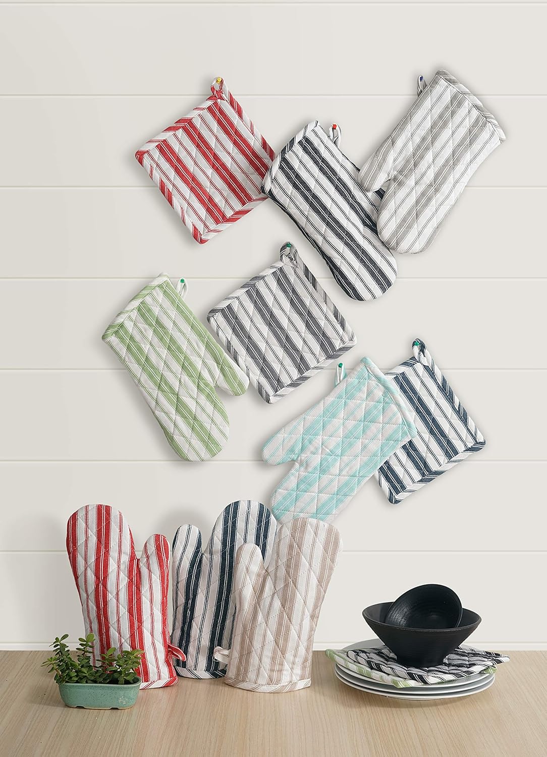 Oven Mitts & Potholder Set - Durable Heat Resistant Gloves - Thick Mittens for Kitchen - Suitable for Cooking, Baking, Grilling – BBQ - 2 Oven Mitts & 2 Potholders – Taupe Stripes - Casa De Lan